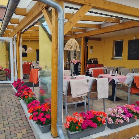Gasthaus Zur Hecke Schoenefeld Exterior photo